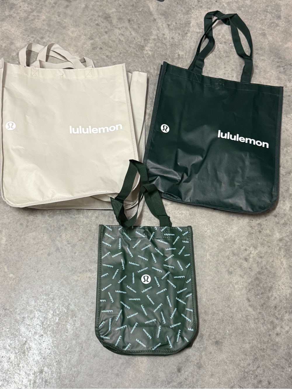 Lululemon Reusable Shopping Tote Bundle 3 Bags – 2 Medium + 1 Small Green